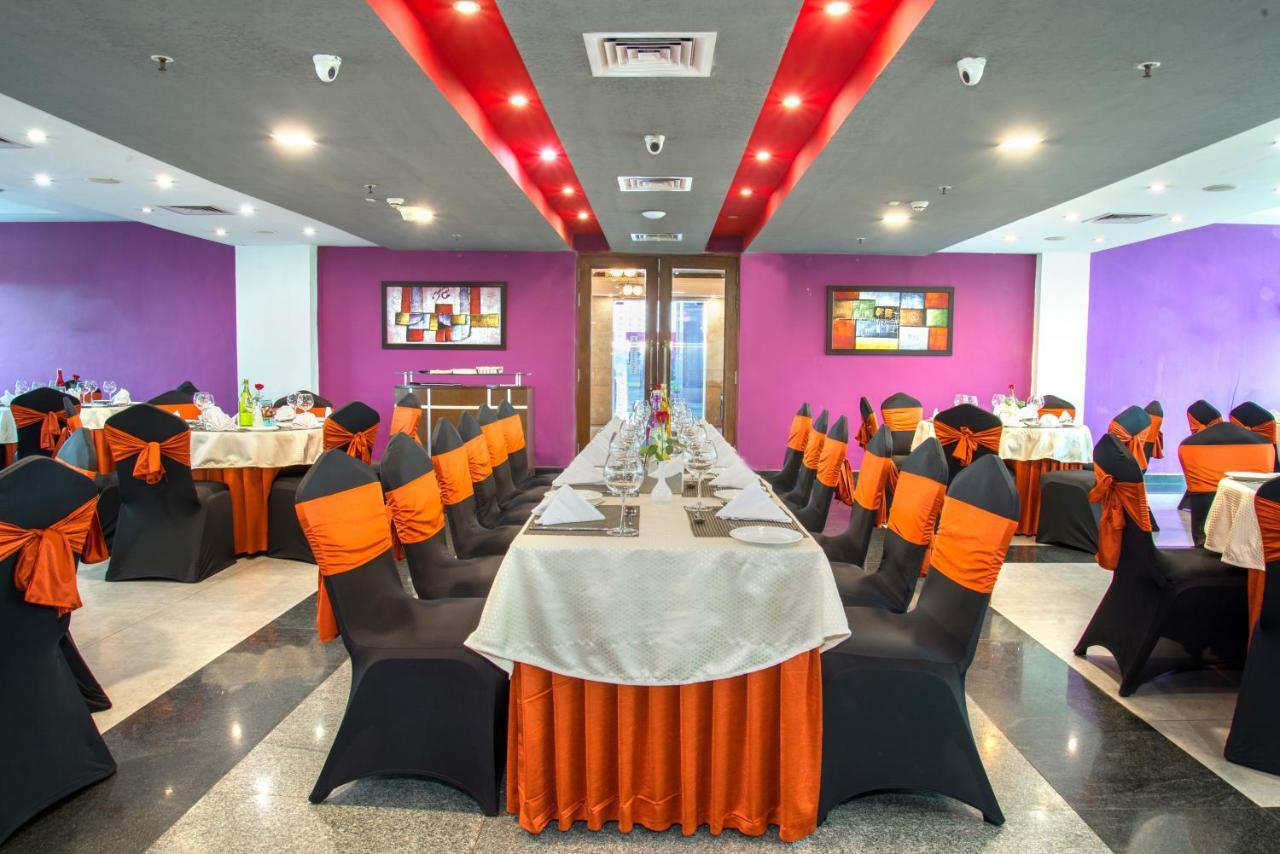 Hide Away Suites Noida Exterior photo