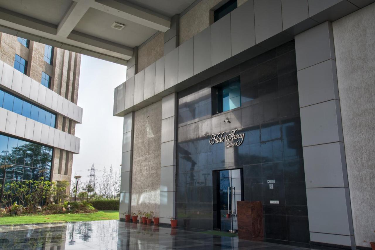 Hide Away Suites Noida Exterior photo