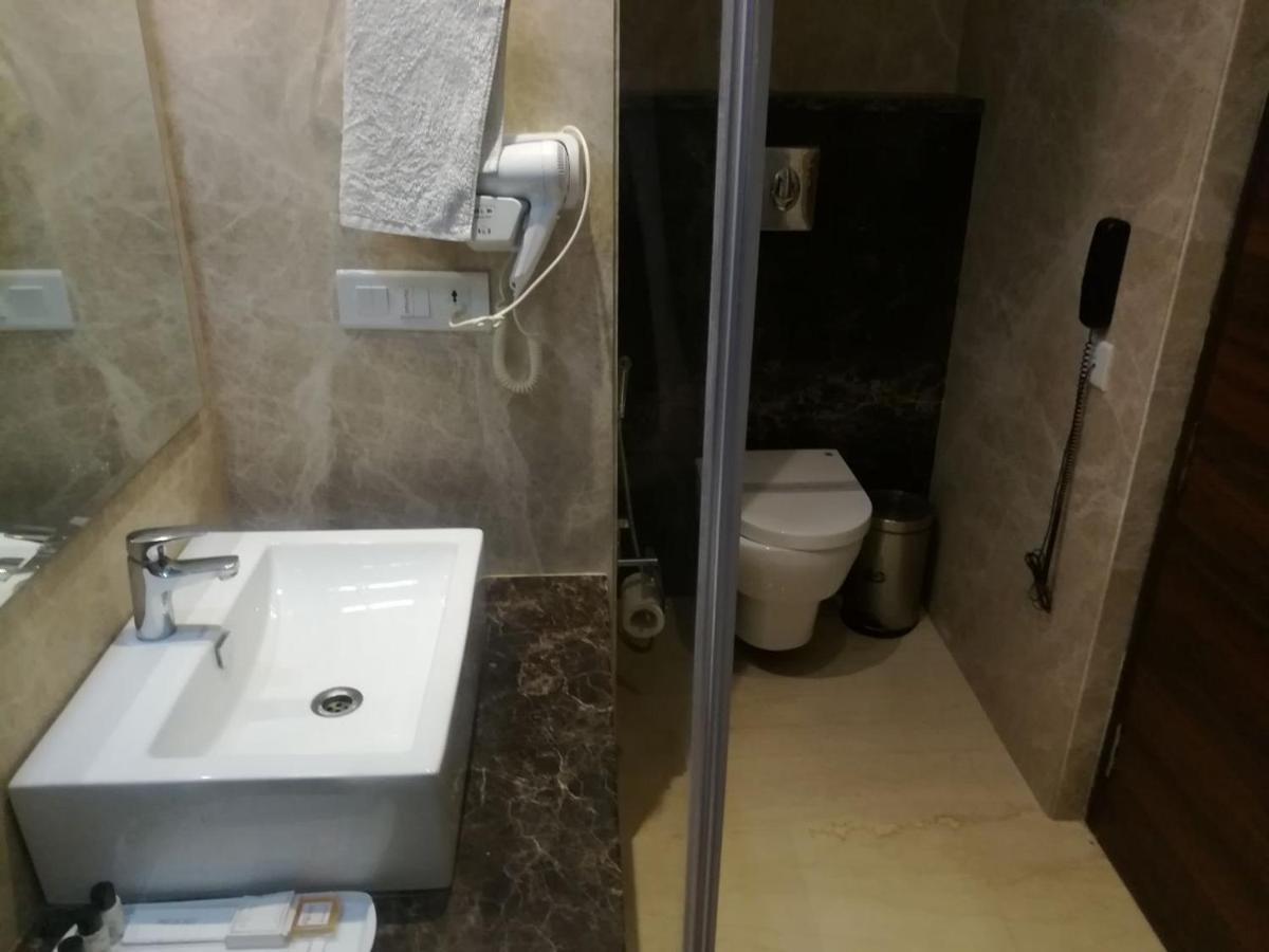 Hide Away Suites Noida Exterior photo