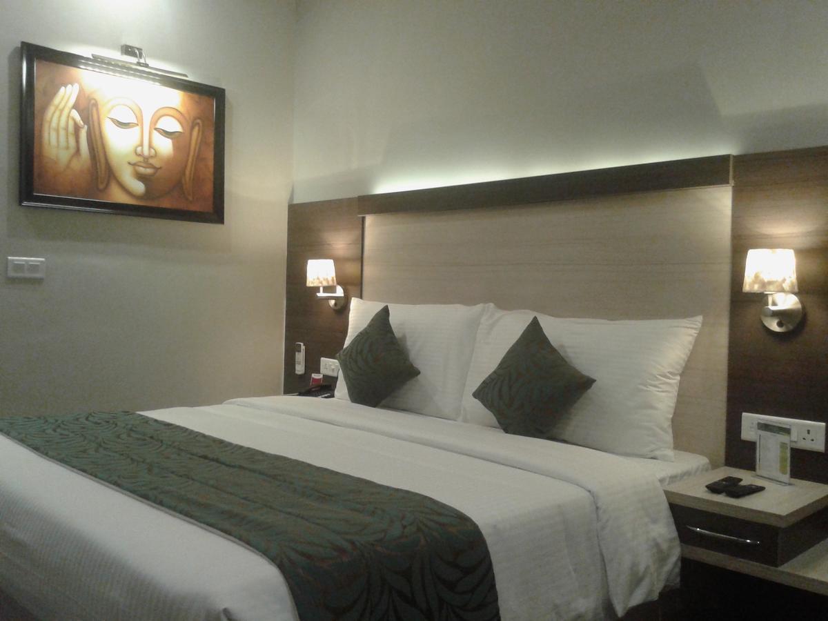 Hide Away Suites Noida Exterior photo