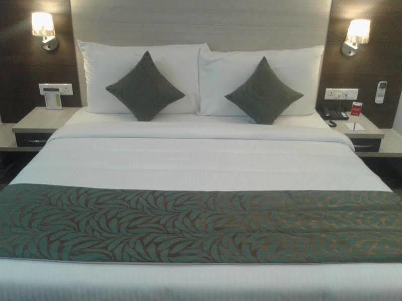 Hide Away Suites Noida Exterior photo
